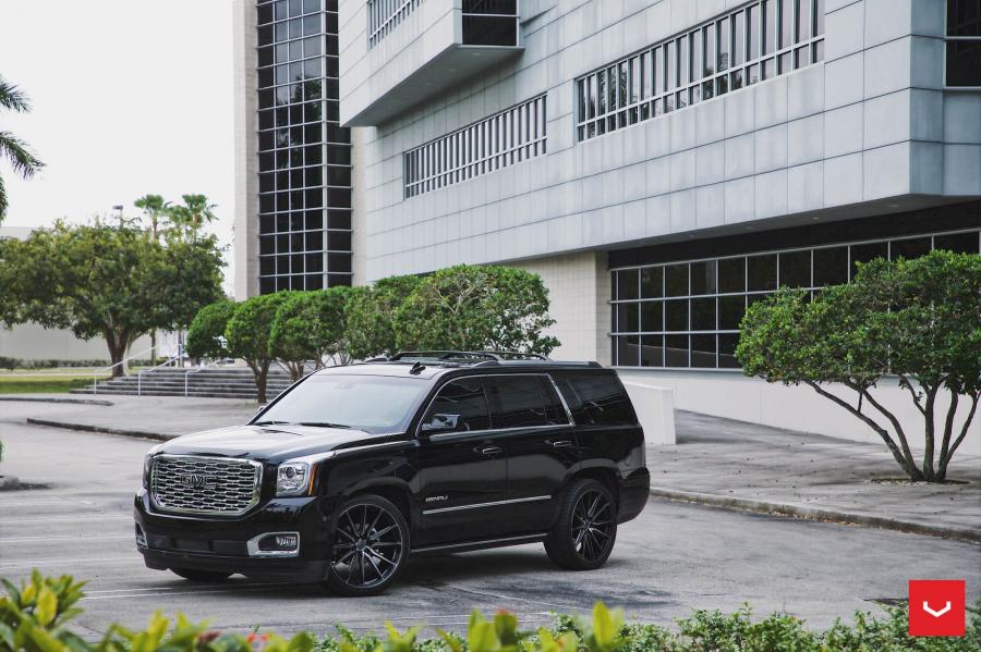  GMC Yukon Denali on Vossen Wheels (HF6-1) 2019 года  (фото 3 из 6)